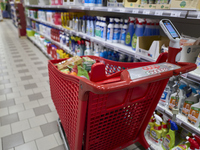 A detailed view of a shopping cart in the aisle of a modern supermarket in Barletta, Italy, on December 1, 2024.   (