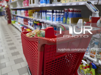 A detailed view of a shopping cart in the aisle of a modern supermarket in Barletta, Italy, on December 1, 2024.   (