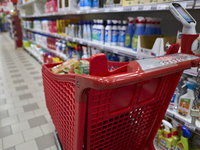 A detailed view of a shopping cart in the aisle of a modern supermarket in Barletta, Italy, on December 1, 2024.   (