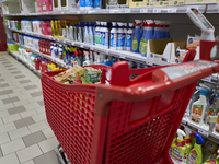 A detailed view of a shopping cart in the aisle of a modern supermarket in Barletta, Italy, on December 1, 2024.   (