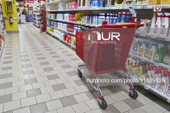 A detailed view of a shopping cart in the aisle of a modern supermarket in Barletta, Italy, on December 1, 2024.   