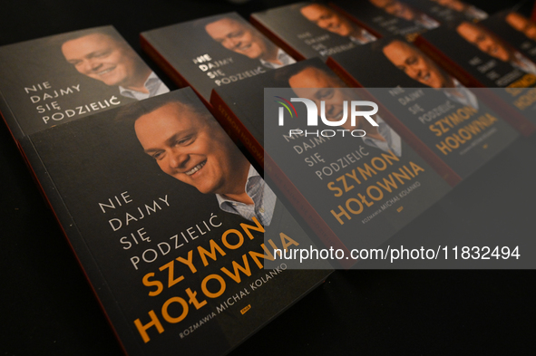 KRAKOW, POLAND - DECEMBER 3:   
Copies of Michal Kolanko's book 'Szymon Holownia – Nie dajmy się podzielic' (Szymon Holownia – Let’s Not Be...