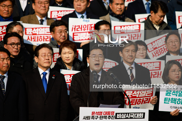 Park Chan-dae, floor leader of the Democratic Party of Korea, delivers a speech at an opposition coalition rally in front of the National As...