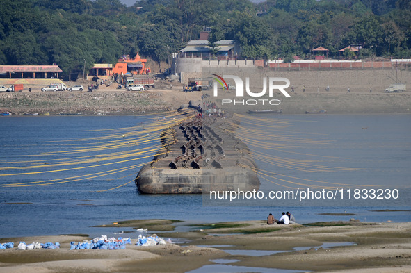 Labourers build a floating pontoon bridge at Sangam, the confluence of the rivers Ganges, Yamuna, and Saraswati, in Prayagraj, India, on Dec...