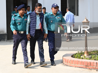 Police personnel escort detainee Abul Hossain, former chief of Jatrabari police station, to the International Crimes Tribunal (ICT) court on...