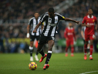 Alexander Isak of Newcastle United scores their first goal during the Premier League match between Newcastle United and Liverpool at St. Jam...