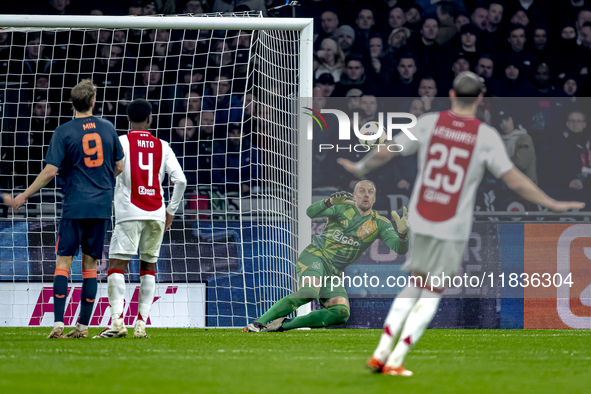 AFC Ajax Amsterdam goalkeeper Remko Pasveer participates in the match between Ajax and Utrecht at the Johan Cruijff ArenA for the Dutch Ered...