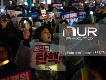 Hundreds of citizens, along with members of the Democratic Party of Korea, gather in front of the National Assembly in Yeouido to participat...