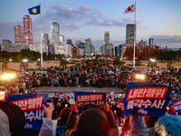 Hundreds of citizens, along with members of the Democratic Party of Korea, gather in front of the National Assembly in Yeouido to participat...