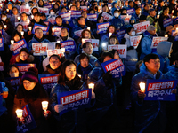 Hundreds of citizens, along with members of the Democratic Party of Korea, gather in front of the National Assembly in Yeouido to participat...