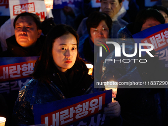 Hundreds of citizens, along with members of the Democratic Party of Korea, gather in front of the National Assembly in Yeouido to participat...