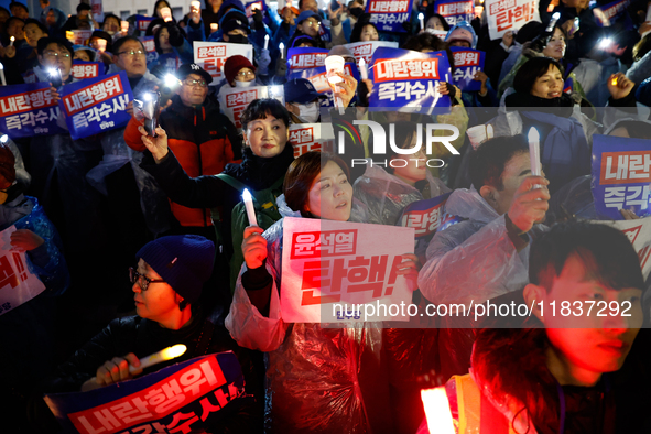 Hundreds of citizens, along with members of the Democratic Party of Korea, gather in front of the National Assembly in Yeouido to participat...