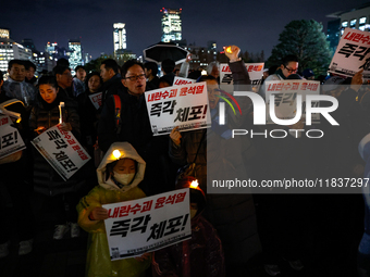 Hundreds of citizens, along with members of the Democratic Party of Korea, gather in front of the National Assembly in Yeouido to participat...