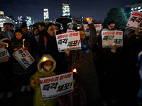 Hundreds of citizens, along with members of the Democratic Party of Korea, gather in front of the National Assembly in Yeouido to participat...