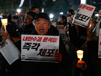 Hundreds of citizens, along with members of the Democratic Party of Korea, gather in front of the National Assembly in Yeouido to participat...