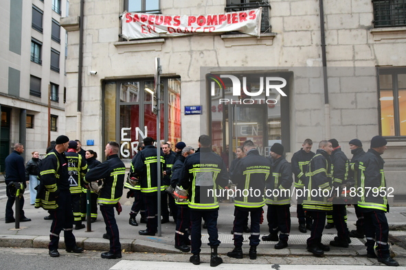 Several hundred firefighters demonstrate during the Lyon Festival of Lights in Lyon, France, on December 5, 2024. They demand the creation o...