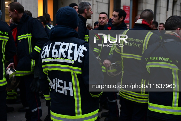 Several hundred firefighters demonstrate during the Lyon Festival of Lights in Lyon, France, on December 5, 2024. They demand the creation o...