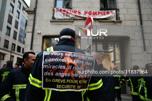 Several hundred firefighters demonstrate during the Lyon Festival of Lights in Lyon, France, on December 5, 2024. They demand the creation o...