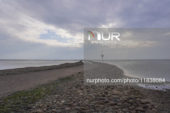 A gravel road by the Wadden Sea bottom connects Jutland and Mando Island. It opens only a few hours daily during low tide due to the high se...