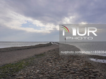 A gravel road by the Wadden Sea bottom connects Jutland and Mando Island. It opens only a few hours daily during low tide due to the high se...