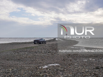 A gravel road by the Wadden Sea bottom connects Jutland and Mando Island. It opens only a few hours daily during low tide due to the high se...