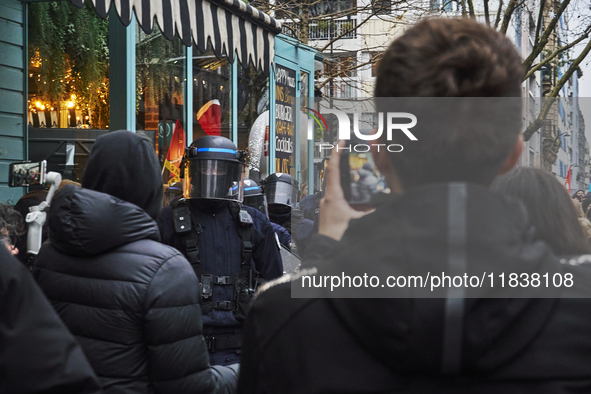 Police push the protesters, in Paris, France, on december 05, 2024. ( Tony Linke/NurPhoto)