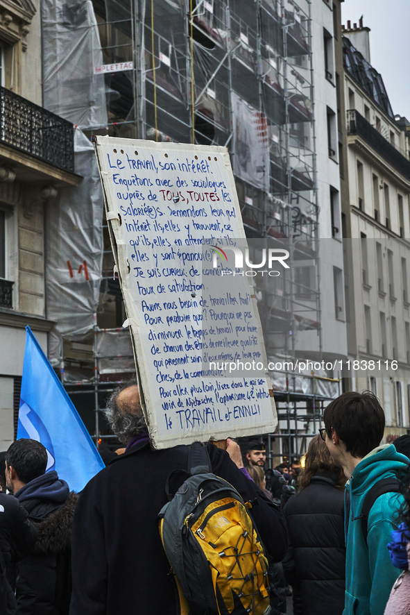 A sign of demonstration, in Paris, France, on december 05, 2024. ( Tony Linke/NurPhoto)