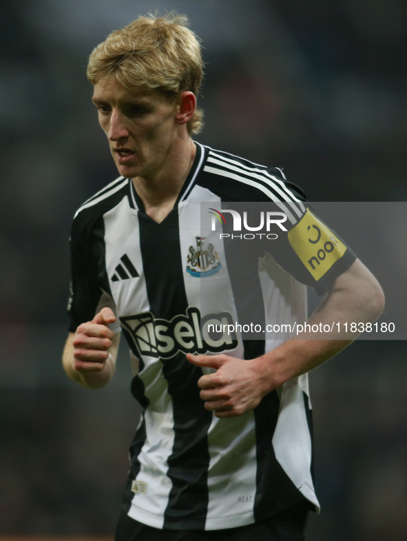 Anthony Gordon of Newcastle United participates in the Premier League match between Newcastle United and Liverpool at St. James's Park in Ne...