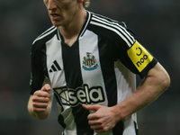 Anthony Gordon of Newcastle United participates in the Premier League match between Newcastle United and Liverpool at St. James's Park in Ne...