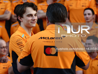 Oscar Piastri of McLaren and Zak Brown ahead of the Formula 1 Abu Dhabi Grand Prix at Yas Marina Circuit in Abu Dhabi, United Arab Emirates...