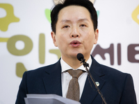 Lim Tae-hoon, Director of the Military Human Rights Center, explains a whistleblower report from the Army suggesting signs of a second marti...