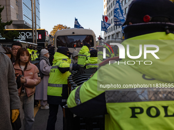 Police set up barricades in front of the People Power Party headquarters, the site of a rally by 11 media organizations, including the Natio...