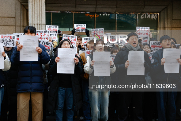 University students hold a protest in front of the People's Power Party headquarters in Seoul, South Korea, on December 6, 2024, condemning...