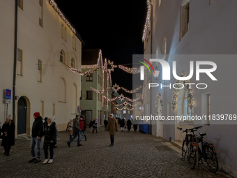 The historic center of Abensberg, Bavaria, Germany, on December 5, 2024, becomes a festive destination during the Christmas season. The trad...