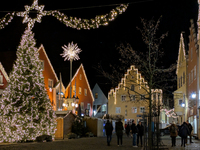 The historic center of Abensberg, Bavaria, Germany, on December 5, 2024, becomes a festive destination during the Christmas season. The trad...