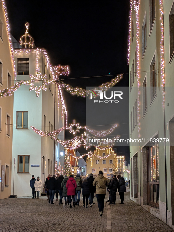 The historic center of Abensberg, Bavaria, Germany, on December 5, 2024, becomes a festive destination during the Christmas season. The trad...