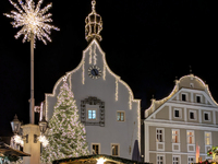 The historic center of Abensberg, Bavaria, Germany, on December 5, 2024, becomes a festive destination during the Christmas season. The trad...