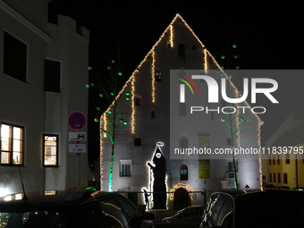 The historic center of Abensberg, Bavaria, Germany, on December 5, 2024, becomes a festive destination during the Christmas season. The trad...