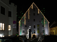 The historic center of Abensberg, Bavaria, Germany, on December 5, 2024, becomes a festive destination during the Christmas season. The trad...