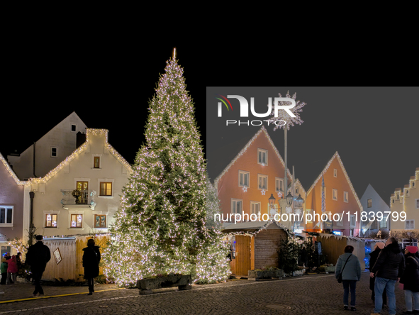 The historic center of Abensberg, Bavaria, Germany, on December 5, 2024, becomes a festive destination during the Christmas season. The trad...