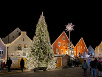 The historic center of Abensberg, Bavaria, Germany, on December 5, 2024, becomes a festive destination during the Christmas season. The trad...