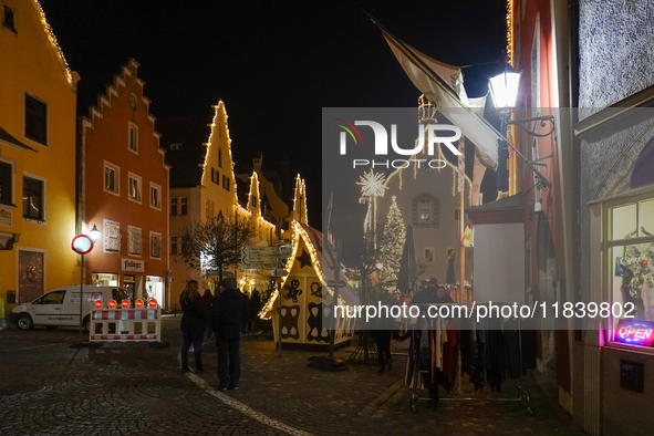 The historic center of Abensberg, Bavaria, Germany, on December 5, 2024, becomes a festive destination during the Christmas season. The trad...