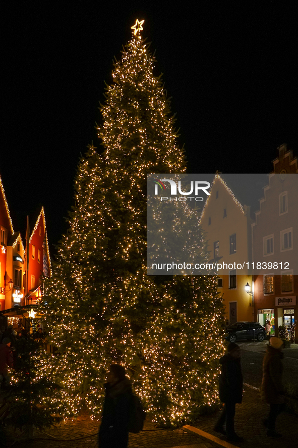 The historic center of Abensberg, Bavaria, Germany, on December 5, 2024, becomes a festive destination during the Christmas season. The trad...