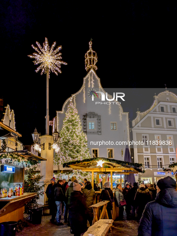 The historic center of Abensberg, Bavaria, Germany, on December 5, 2024, becomes a festive destination during the Christmas season. The trad...