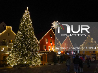 The historic center of Abensberg, Bavaria, Germany, on December 5, 2024, becomes a festive destination during the Christmas season. The trad...