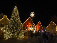 The historic center of Abensberg, Bavaria, Germany, on December 5, 2024, becomes a festive destination during the Christmas season. The trad...