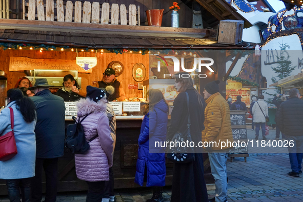 The historic center of Abensberg, Bavaria, Germany, on December 5, 2024, becomes a festive destination during the Christmas season. The trad...