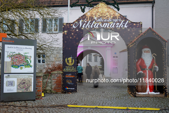 The historic center of Abensberg, Bavaria, Germany, on December 5, 2024, becomes a festive destination during the Christmas season. The trad...