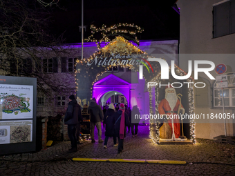 The historic center of Abensberg, Bavaria, Germany, on December 5, 2024, becomes a festive destination during the Christmas season. The trad...