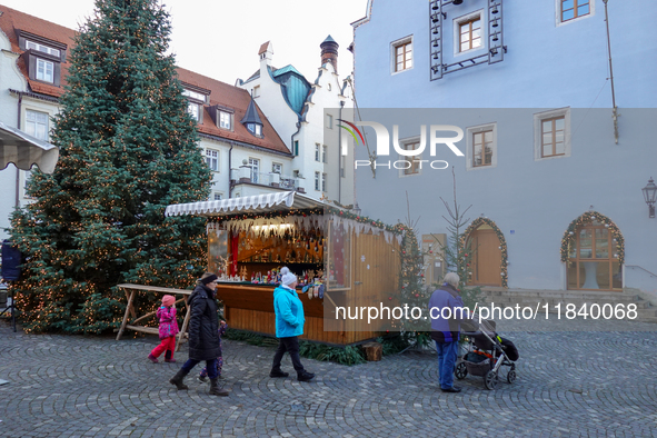 The historic center of Abensberg, Bavaria, Germany, on December 5, 2024, becomes a festive destination during the Christmas season. The trad...